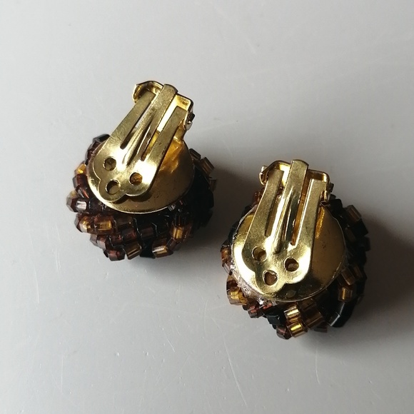 Vintage 1960s Glass Seed Beads Love Knot Cluster Clip Earrings - Picture 5 of 7